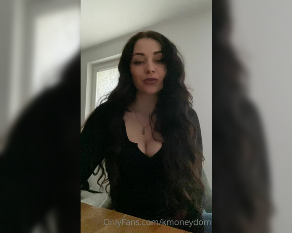 Lady Kira aka Kmoneydom OnlyFans - Du darfst mir wieder beim rauchen zuschauen, loser