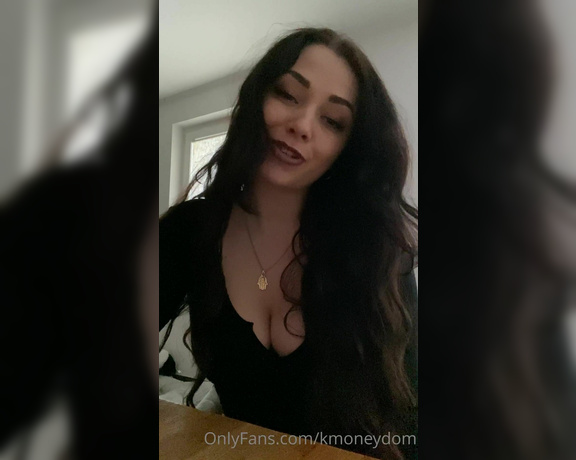 Lady Kira aka Kmoneydom OnlyFans - Du darfst mir wieder beim rauchen zuschauen, loser