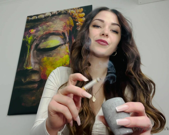 Lady Kira aka Kmoneydom OnlyFans - Smoking&spitting queen