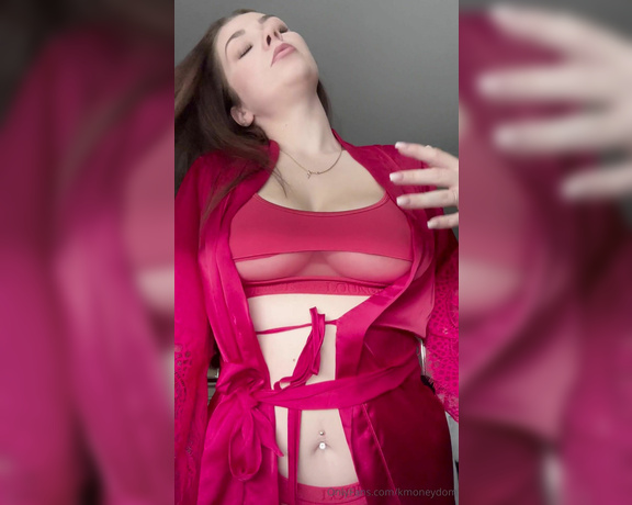 Lady Kira aka Kmoneydom OnlyFans - Erfolgreichen Arbeitstag Denk immer dran  du schuftest nur fr MICH