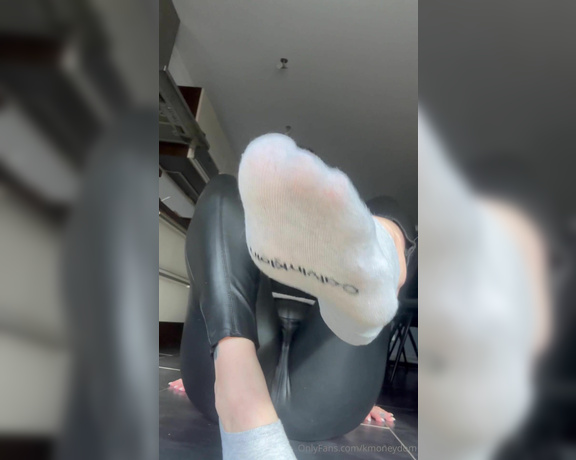 Lady Kira aka Kmoneydom OnlyFans - Meine Socken machen dich hart