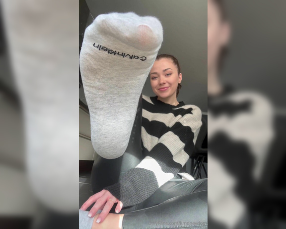 Lady Kira aka Kmoneydom OnlyFans - Meine Socken machen dich hart