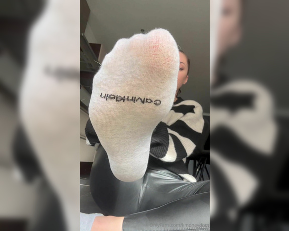 Lady Kira aka Kmoneydom OnlyFans - Meine Socken machen dich hart