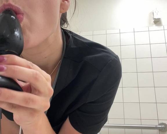 Lilly aka Lillyvig OnlyFans - Tip $15 for 4 full length work videos