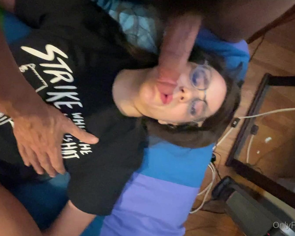 Lilly aka Lillyvig OnlyFans - Sucking dick with @em 999 I’ll be sending out a special PPV sale of me sucking dick, make sure you