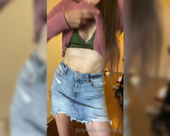 Lilly aka Lillyvig OnlyFans - I’m moving with @thedommymommy