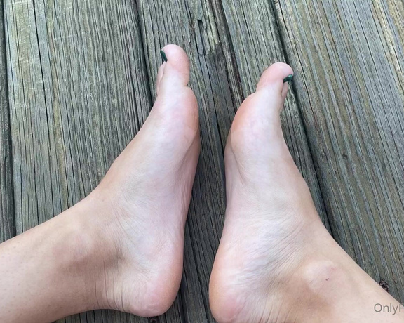 Lilly aka Lillyvig OnlyFans - Who wants to pay for my pedicure I got today What do you think of the color