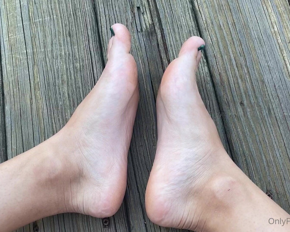 Lilly aka Lillyvig OnlyFans - Who wants to pay for my pedicure I got today What do you think of the color