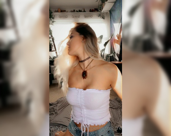 ThePerfectMistress aka Theperfectmistress OnlyFans - Showing off my armpits while I fix my hair!