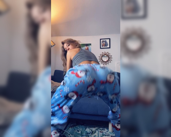 ThePerfectMistress aka Theperfectmistress OnlyFans - Twerking for that Christmas spirit