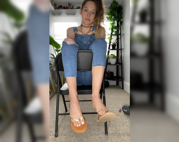 ThePerfectMistress aka Theperfectmistress OnlyFans - Full 2 minute flipflops dangle video