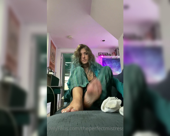 ThePerfectMistress aka Theperfectmistress OnlyFans - I’m chillin, listening to music, smoking pot & playing world of Warcraft, dont mind my feet in your