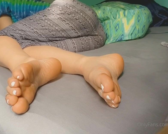 ThePerfectMistress aka Theperfectmistress OnlyFans - Sleepy morning feet video