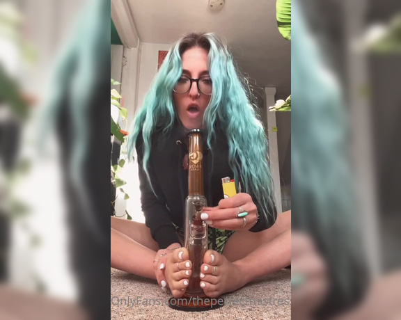 ThePerfectMistress aka Theperfectmistress OnlyFans - Smoke with