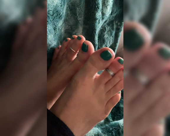 ThePerfectMistress aka Theperfectmistress OnlyFans - Closeups on these perfect toes and soles! (Damn my nails are starting to get so chipped) I can’t wai