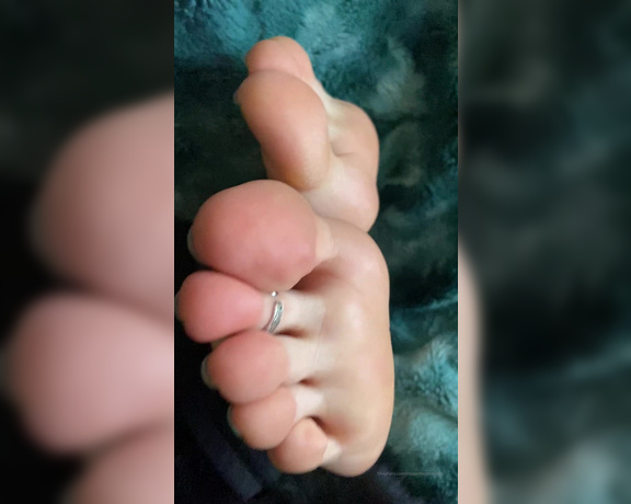 ThePerfectMistress aka Theperfectmistress OnlyFans - Closeups on these perfect toes and soles! (Damn my nails are starting to get so chipped) I can’t wai