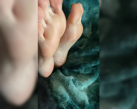 ThePerfectMistress aka Theperfectmistress OnlyFans - Closeups on these perfect toes and soles! (Damn my nails are starting to get so chipped) I can’t wai