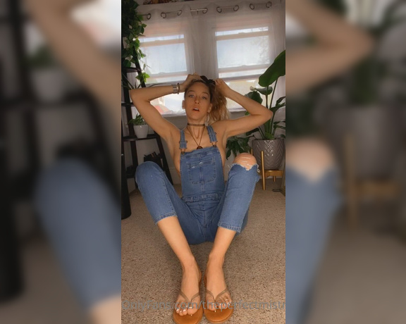 ThePerfectMistress aka Theperfectmistress OnlyFans - I should wear overalls without a shirt more often, look at that side boob!