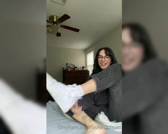 Ashley Lotts aka Ashleylottsxo OnlyFans - Taking my shoes and socks off after a long day, and enjoying the smell of my sweaty feet