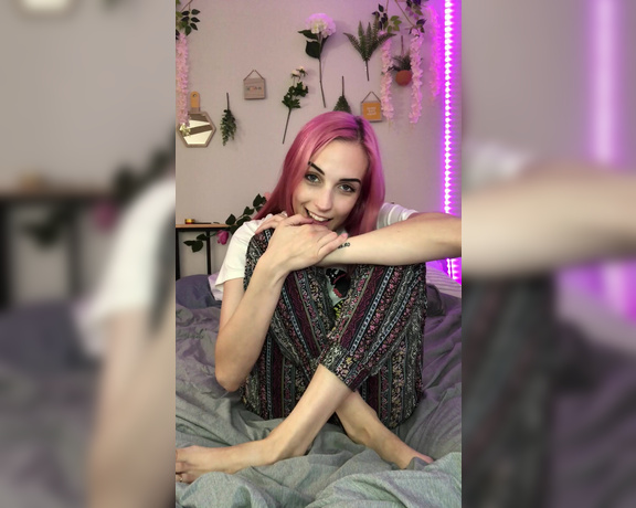 Ashley Lotts aka Ashleylottsxo OnlyFans - POV I invited you over because I heard you have a foot fetish and I’m shyly curious about exploring