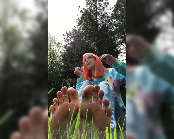 Ashley Lotts aka Ashleylottsxo OnlyFans - Chilling in a field barefoot smoking a J, that’s how I want to be remembered anyway