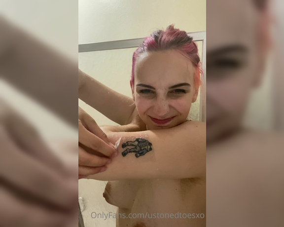 Ashley Lotts aka Ashleylottsxo OnlyFans - Four minute video of my bitch ass peeling off the sticker from my tattoo in the shower LOL