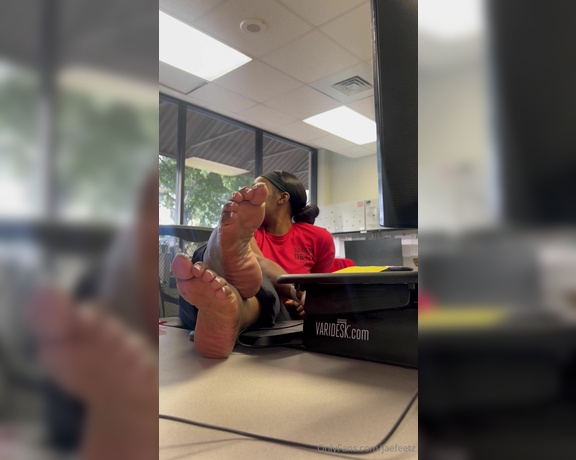 Jae aka Jaefeetz OnlyFans - Are you turned on by me showing you my feet at work