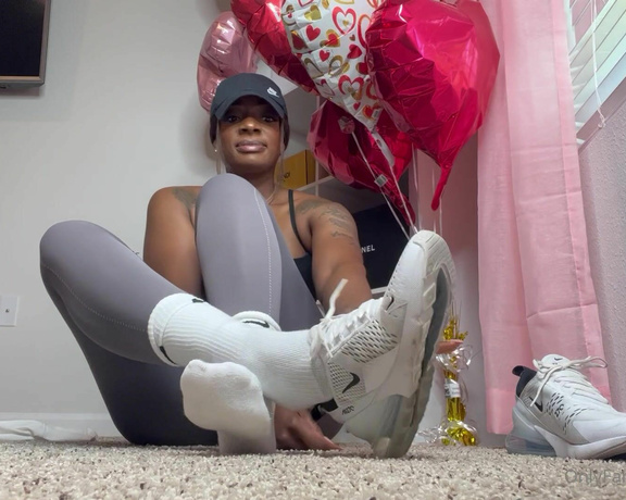 Jae aka Jaefeetz OnlyFans - Sock & shoe removal after a long workout