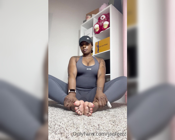 Jae aka Jaefeetz OnlyFans - Stretching a little bit after the gym