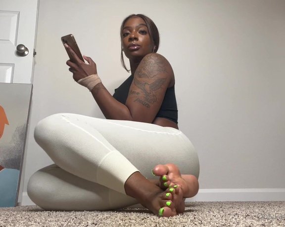 Jae aka Jaefeetz OnlyFans - For those who love to be ignored by me & my beautiful feet Enjoy my toe wiggles