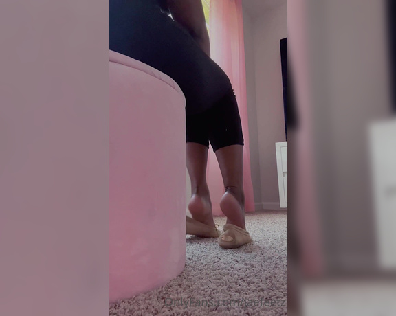 Jae aka Jaefeetz OnlyFans - Enjoy this dangle video in flats