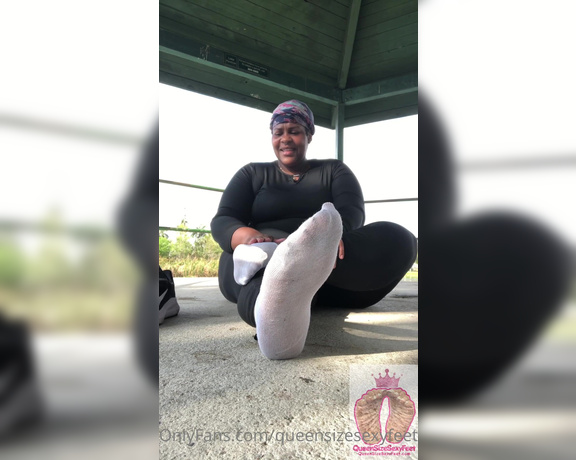 QueenSizeSexyFeet aka Queensizesexyfeet OnlyFans - After a good workout everything is sweaty! Especially these big feet! Do you wanna smell it Come her