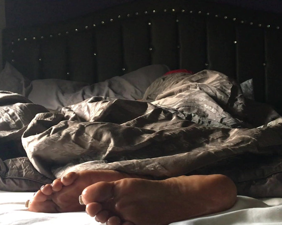 QueenSizeSexyFeet aka Queensizesexyfeet OnlyFans - Woke up too early! I needed more ZZzzzs