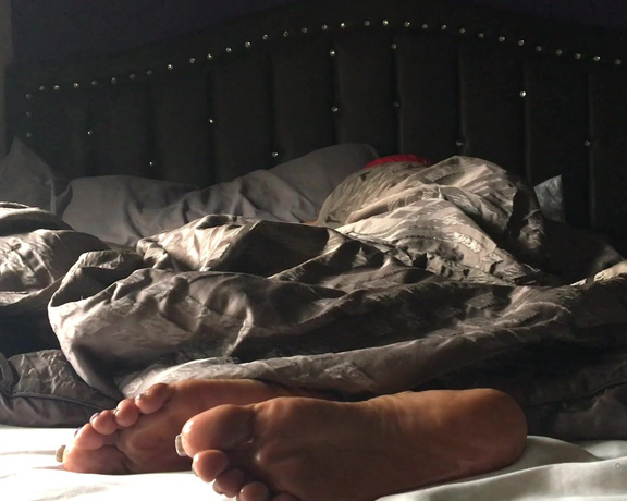 QueenSizeSexyFeet aka Queensizesexyfeet OnlyFans - Woke up too early! I needed more ZZzzzs