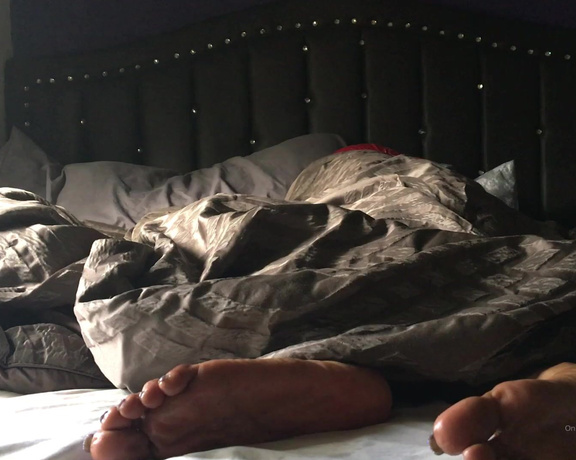 QueenSizeSexyFeet aka Queensizesexyfeet OnlyFans - Woke up too early! I needed more ZZzzzs