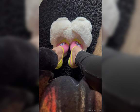 SweetiesToes aka Yourfeetsweetie OnlyFans - Haha my Patrick socks 1