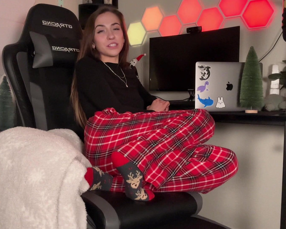 Dakota aka Dakotafade OnlyFans - Christmas Wishlist  Your girlfriend when through your computer to try and figure out what you wan