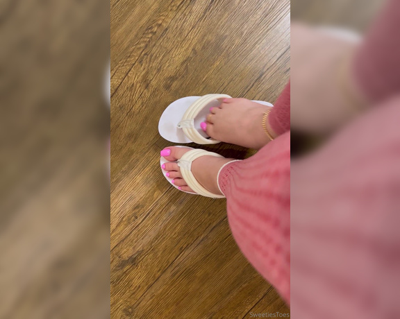 SweetiesToes aka Yourfeetsweetie OnlyFans - Keep your eyes on me feet