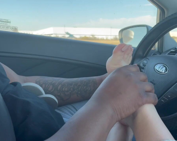 SweetiesToes aka Yourfeetsweetie OnlyFans - @dallasfootmodelsent catch us in Dallas traffic lol