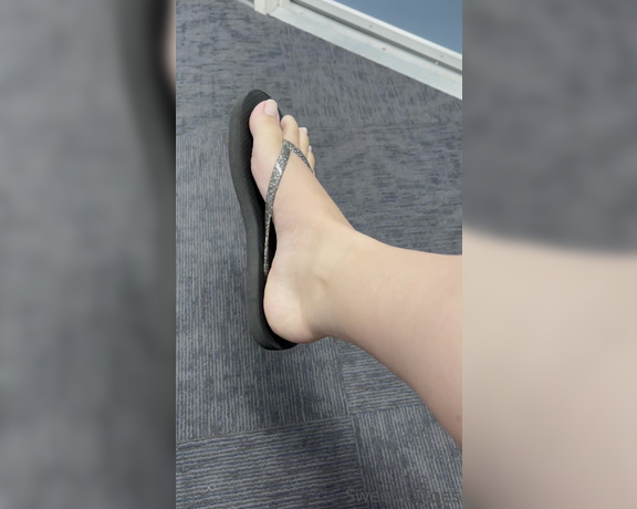 SweetiesToes aka Yourfeetsweetie OnlyFans - Playing with my feet everywhere I go I’m doing to much Im starting to like my naked toes more ,