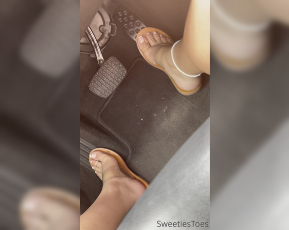 SweetiesToes aka Yourfeetsweetie OnlyFans - Who would love to be beneath me 1