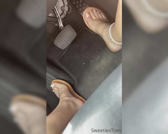 SweetiesToes aka Yourfeetsweetie OnlyFans - Who would love to be beneath me 1