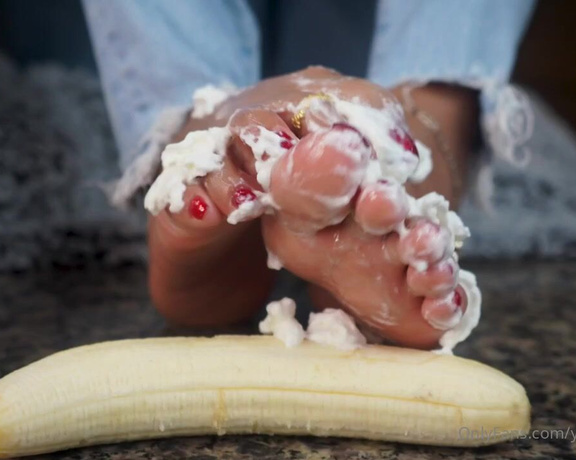 SweetiesToes aka Yourfeetsweetie OnlyFans - Cum see us make a big messI bet you wish you were this banana you bad boy , you need to be smush