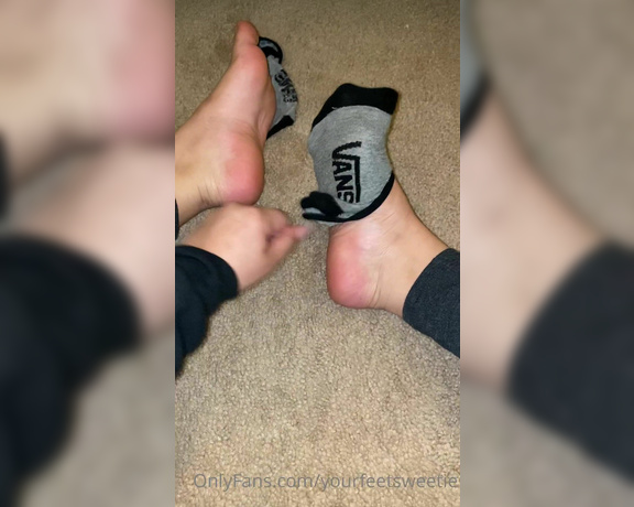 SweetiesToes aka Yourfeetsweetie OnlyFans - Taking my socks off after class