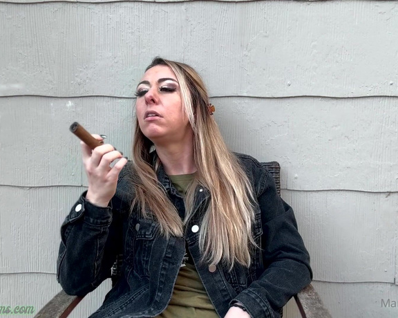 Dakota Charms aka Dakotacharms OnlyFans - Outdoor Smoking Cigar