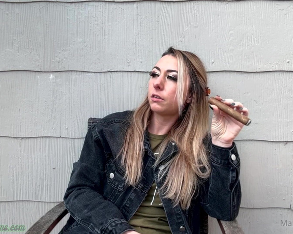 Dakota Charms aka Dakotacharms OnlyFans - Outdoor Smoking Cigar