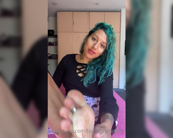 Emma aka Queenstarb OnlyFans - A little selfworship for today You wish u can suck my toes like this dont you