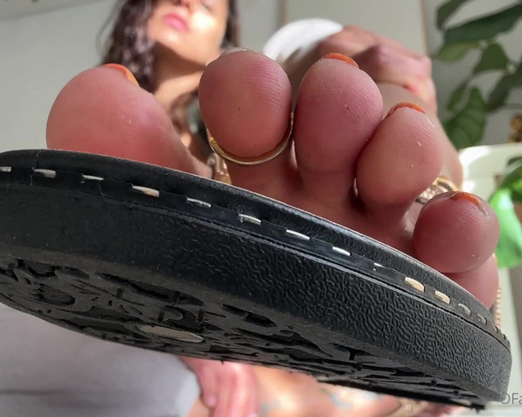Emma aka Queenstarb OnlyFans - My feet are irresistible for you, thats why ur going to cum for my new beautiful flipflops with this