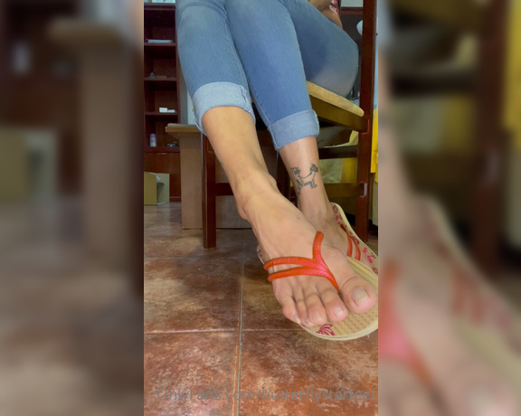 Emma aka Queenstarb OnlyFans - You are my friend and you cant get your eyes off of my feet I realized that and start teasing you