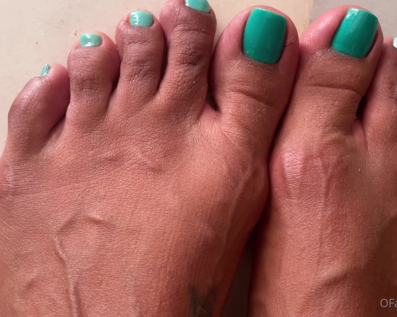 Emma aka Queenstarb OnlyFans - Exclusive for VEINY FEET LOVERS So veiny they mix with the wrinkles